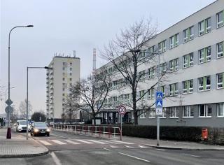 V Dukelské ulici před 5. základní školou bude úplná uzavírka